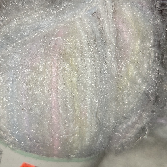 Baby Bee Baby Lou Lou Net Wt 3.5 Oz, 259 Yards Skeins 2 White 5 Hugs&Kiss - Picture 14 of 16